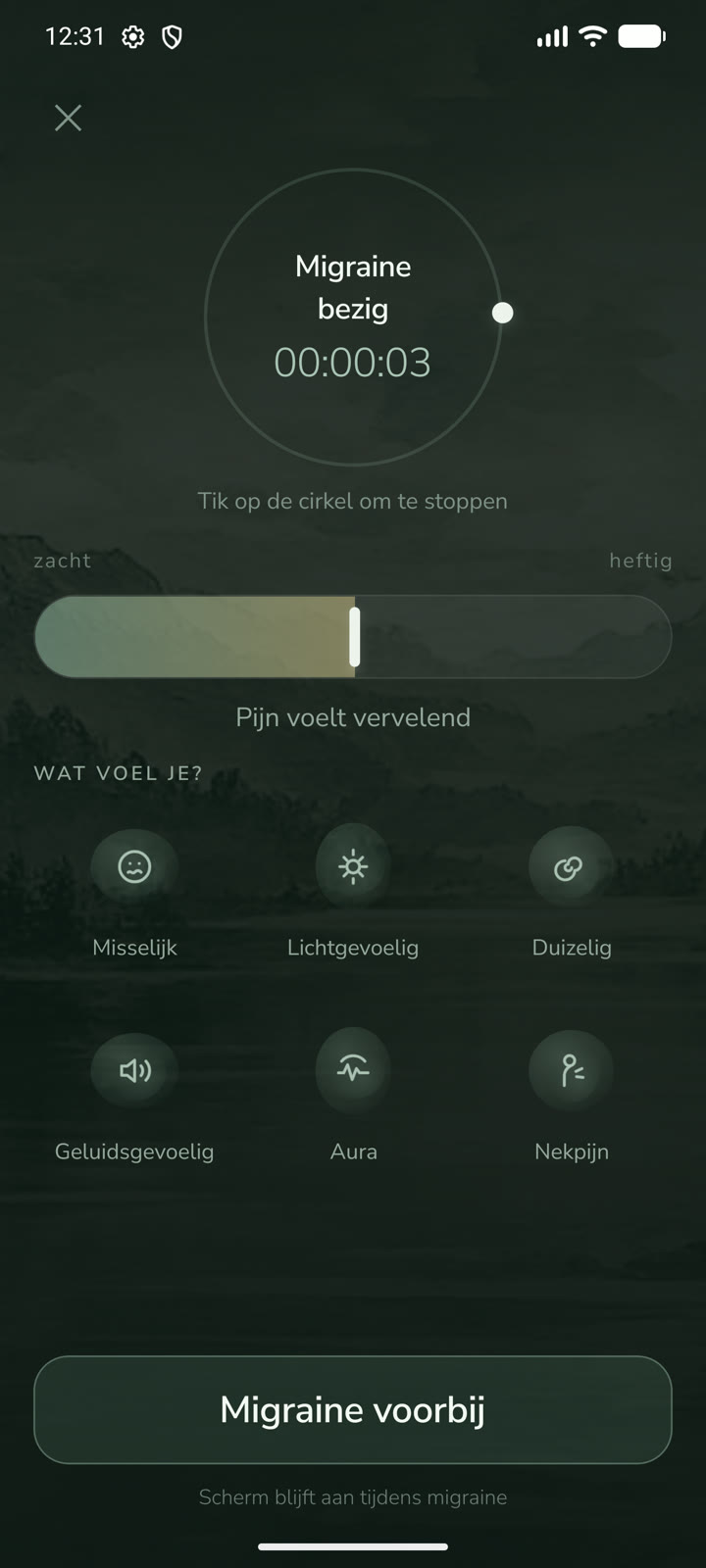 Actieve-aanval-scherm: een extra donker scherm met een lopende klok en een grote cirkel om op te klikken.
