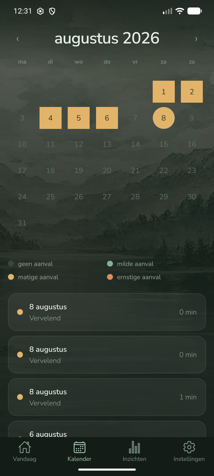 Kalender-scherm: een maandrooster waarin dagen met een aanval een kleur krijgen naar de zwaarte.