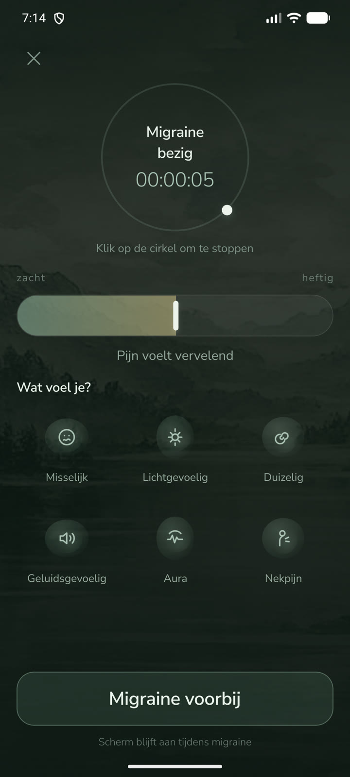 Actieve-aanval-scherm: een extra donker scherm met een lopende klok en een grote cirkel om op te klikken.
